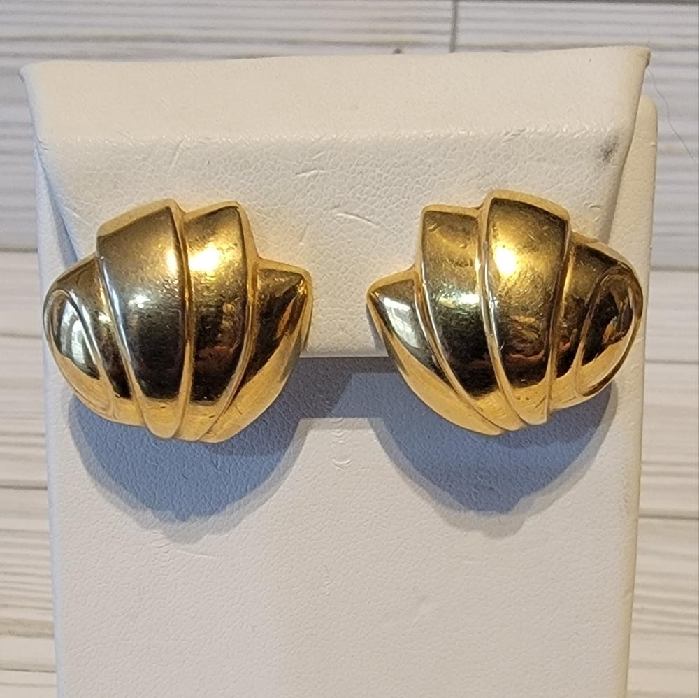 Vintage Monet Sculptural Ribbed Gold Tone Shell Fan Pierced Earrings